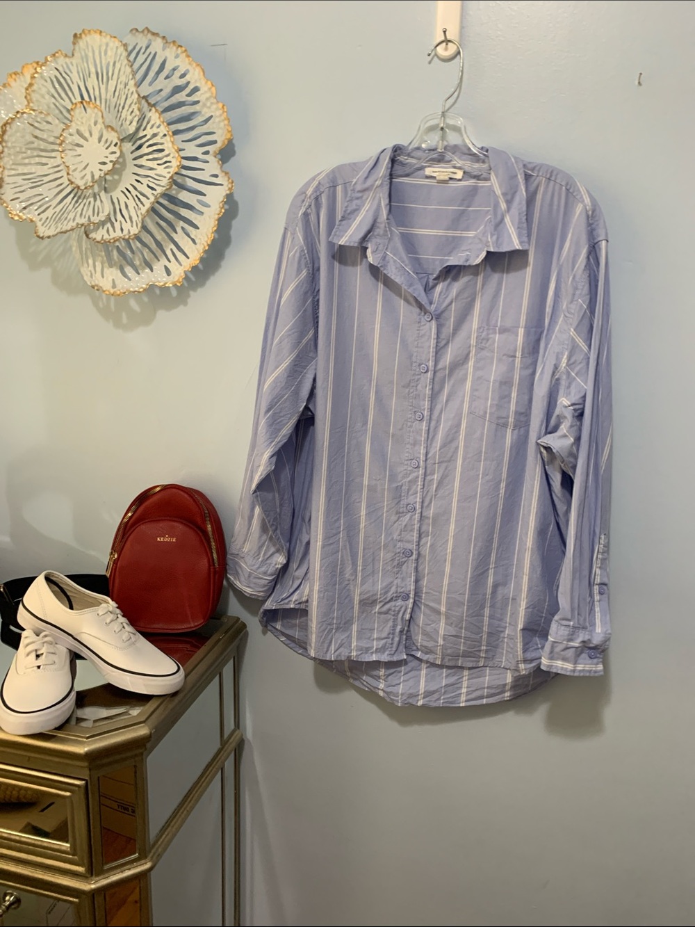 beachlunchlounge Light Blue and White Striped Button-Down Shirt size X-Large